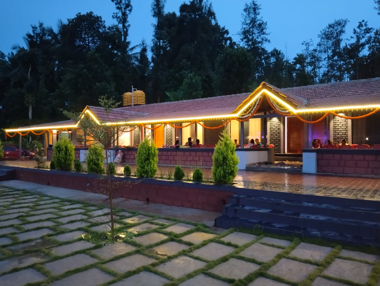 Lake and Wood Resort 